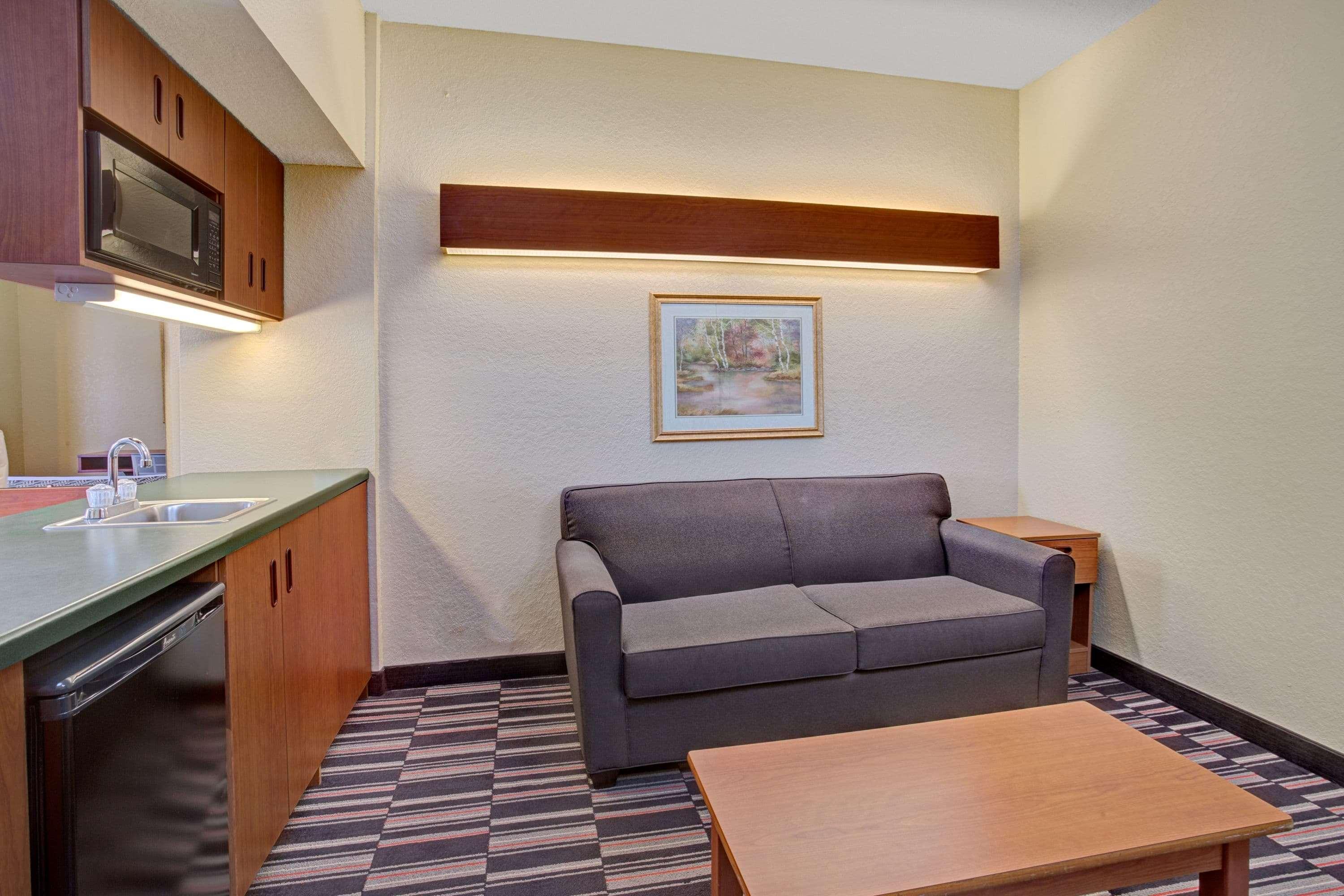 Microtel Inn & Suites By Wyndham Bushnell Экстерьер фото