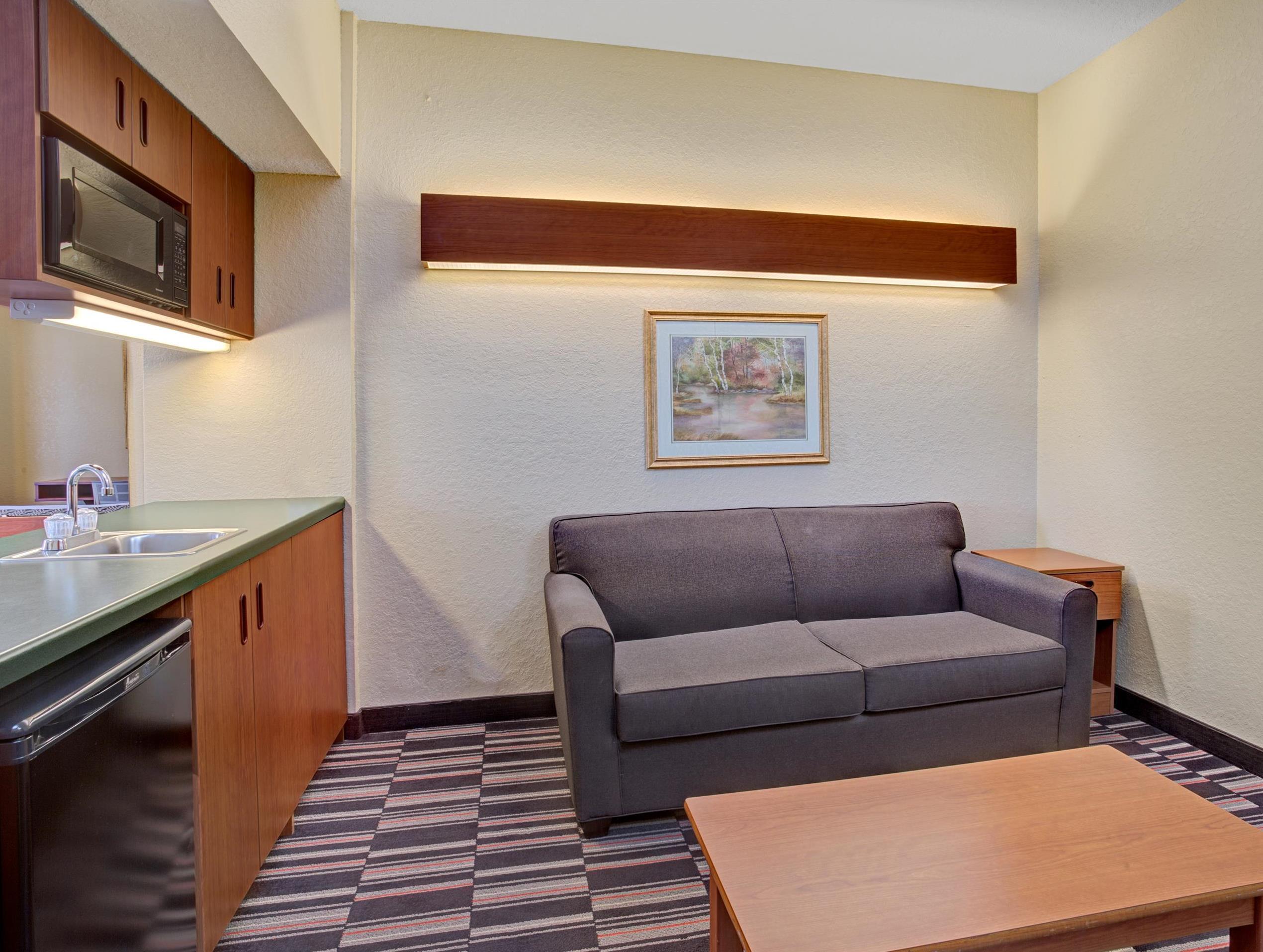Microtel Inn & Suites By Wyndham Bushnell Экстерьер фото