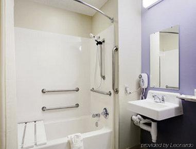 Microtel Inn & Suites By Wyndham Bushnell Номер фото