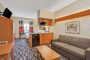 Microtel Inn & Suites By Wyndham Bushnell Номер фото