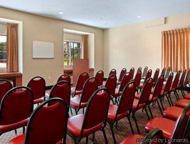 Microtel Inn & Suites By Wyndham Bushnell Экстерьер фото